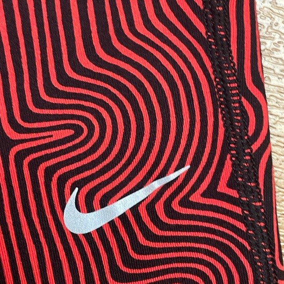 Nike Epic Run Zen Capri Leggings -S- - Picture 4 of 5